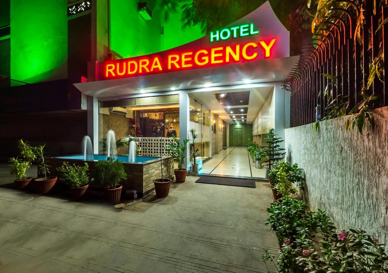 אחמדאבאד Hotel Rudra Regency מראה חיצוני תמונה